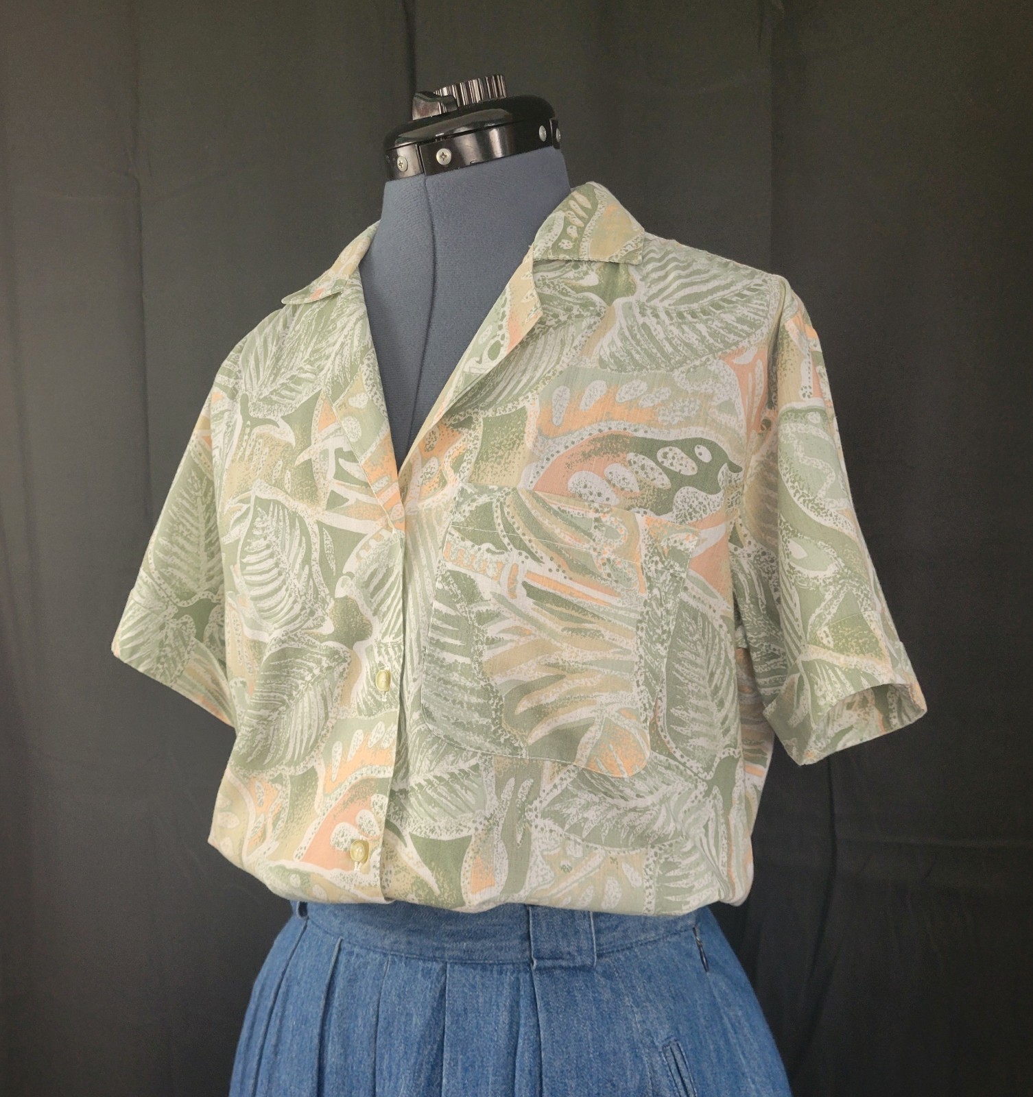 Vintage Alfred Dunner Sage Green/Tan/Peach Leaf Pattern Button Down Size 8