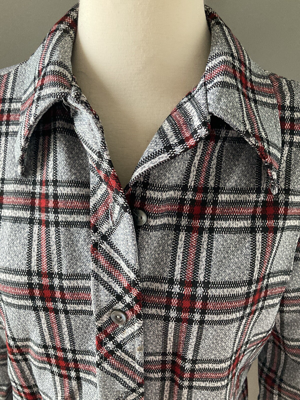 18 Gray Red Plaid Lightweight Barn Jacket Vintage 70s Shirt Stretch knit Top
