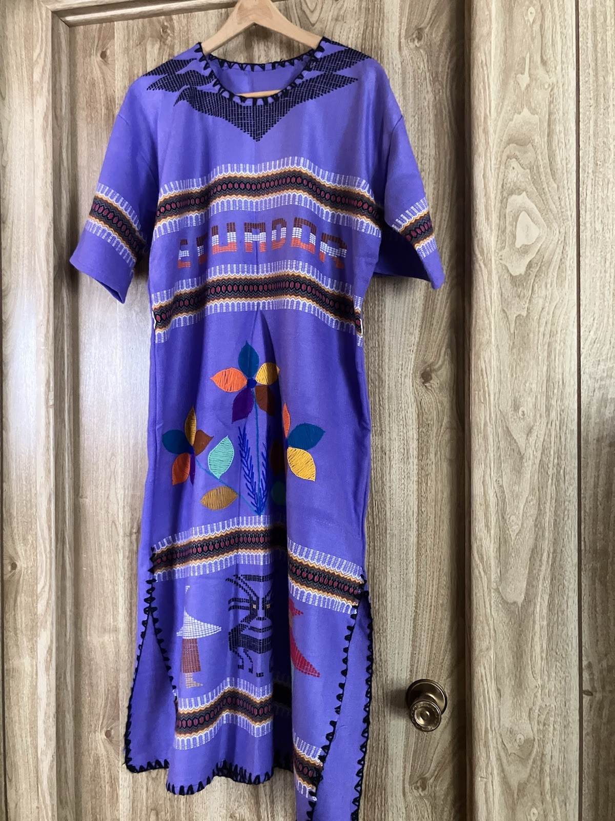 Vintage Embroidered Women’s “Tilicano” peasant dress. S/M. Made in Equador