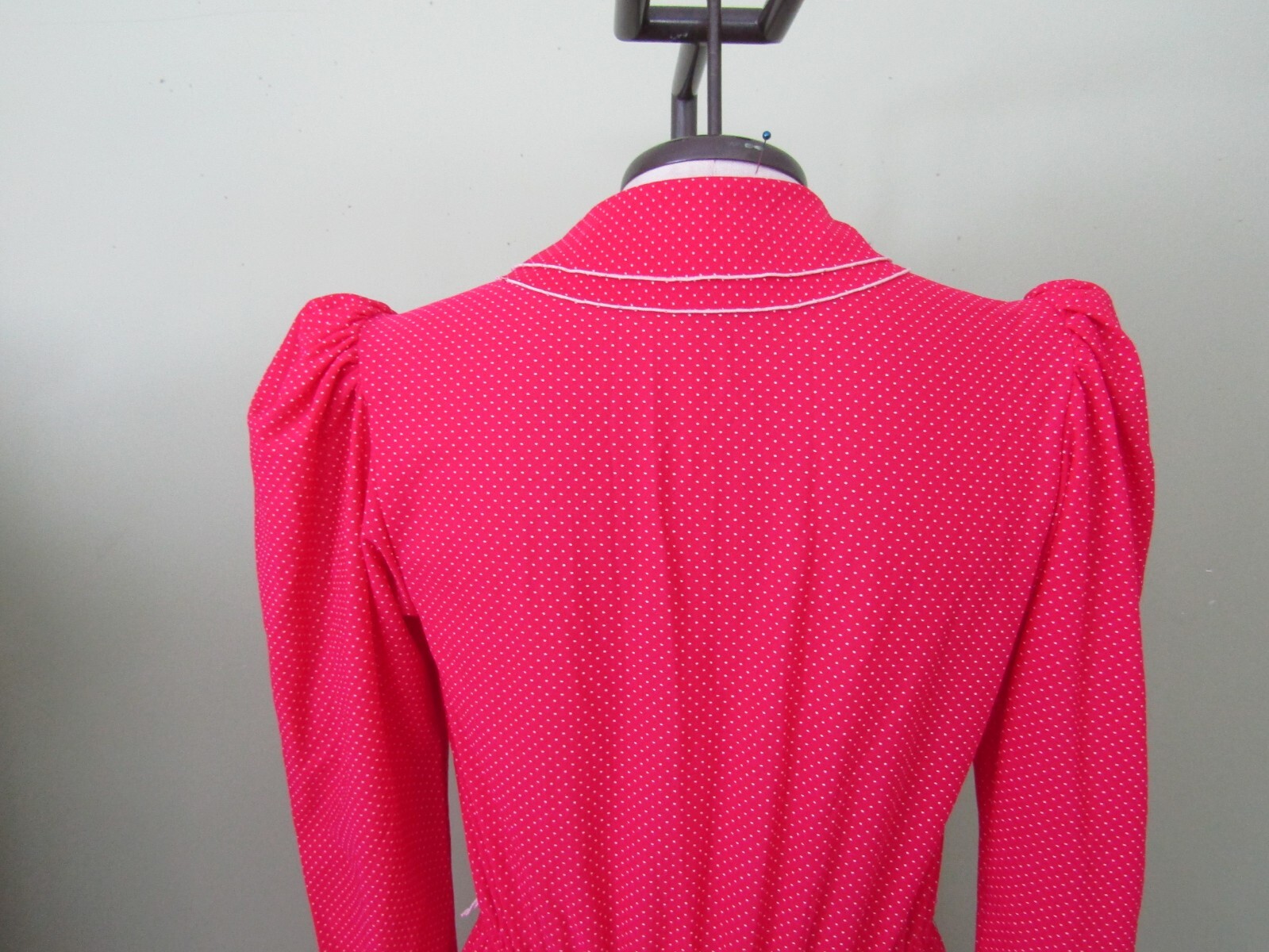 VINTAGE 1970’S PINK DOT RUFFLE DRESS / 36″ BUST MEASURE