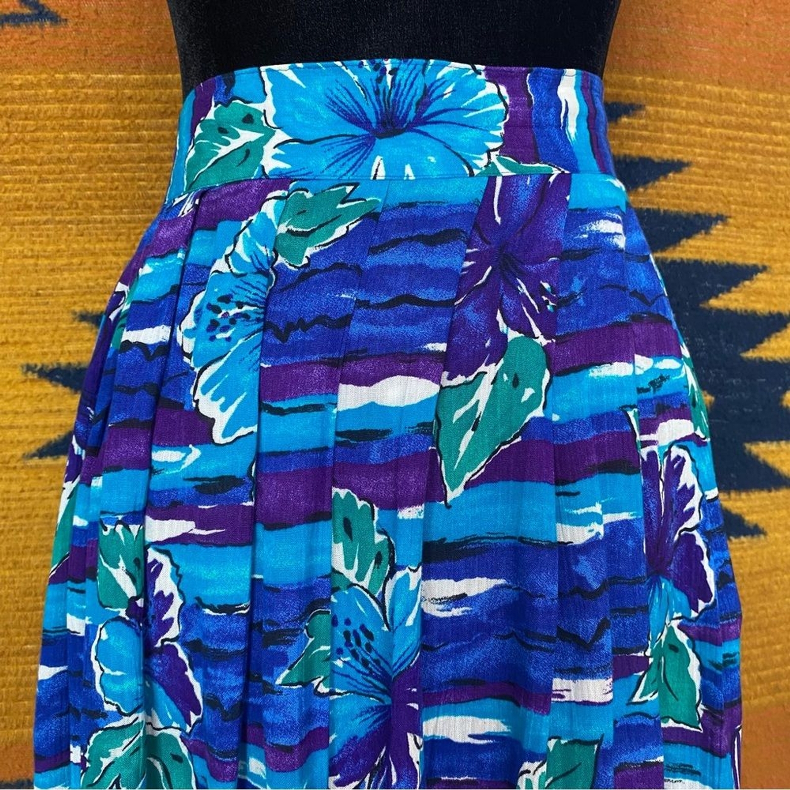 Vintage Michael Taylor Apparel Plus Size MIDI Skirt. Rayon. USA. Size 1X.