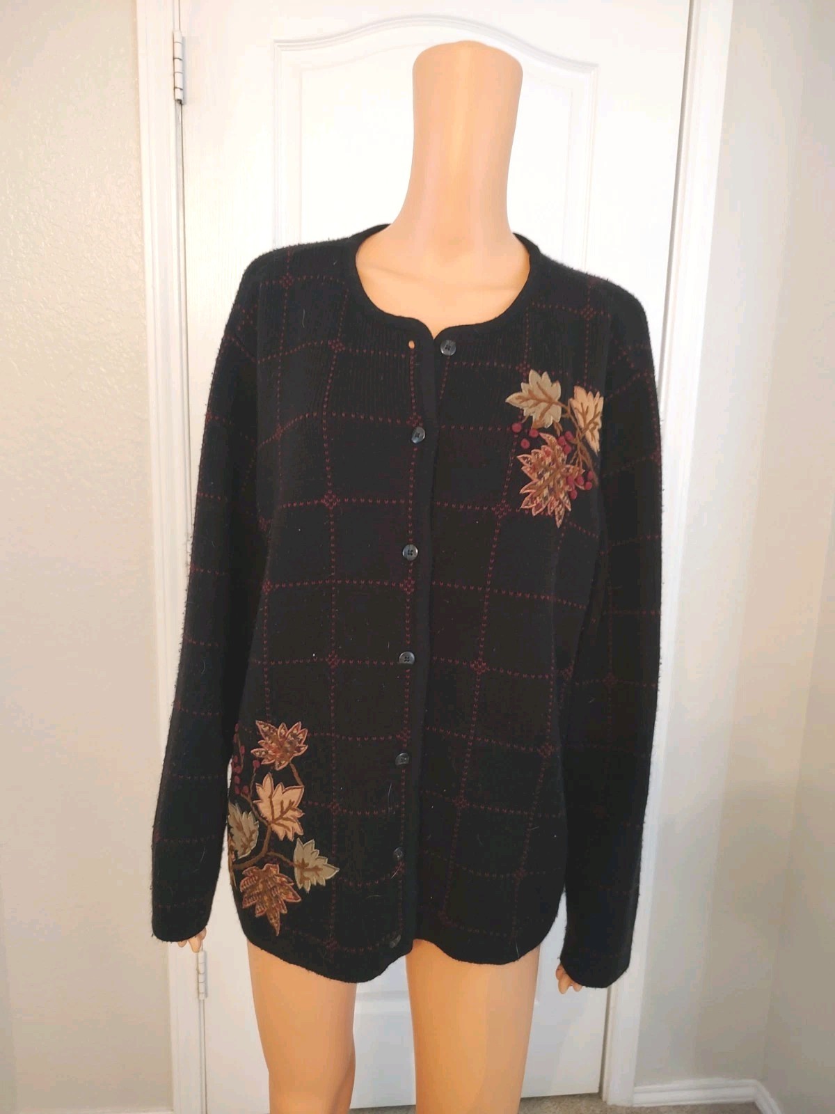 Vintage Black Cottagecore Cardigan Embroidered Fall Leaf Size 20/22W -P20
