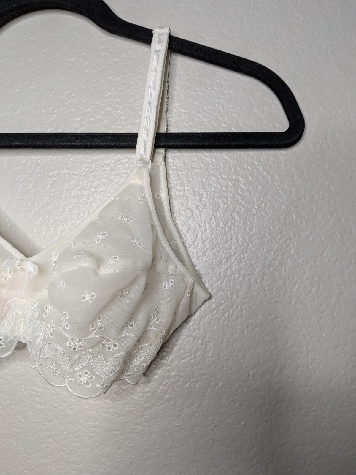 Lily of France White Vintage 70s Coquette Eyelet Lace Floral Wireless Bra 32B