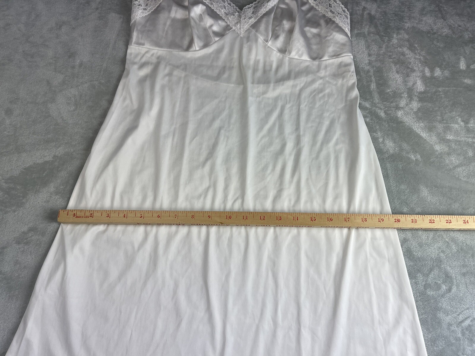 Vanity Fair Ivory Nylon Full-Length Slip Style 10-103 Size 36 24″/42 Lace Trim