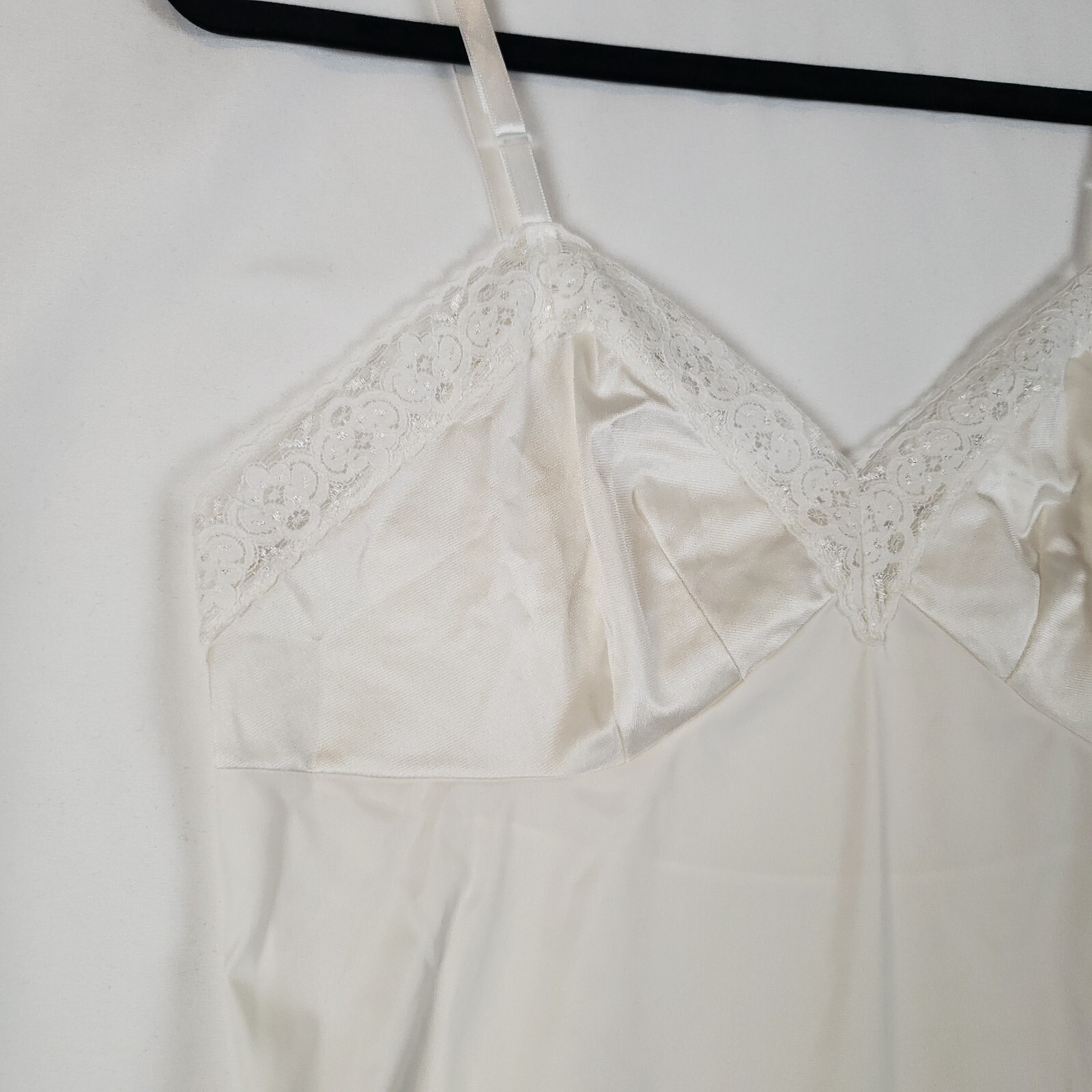 Vanity Fair Full Slip Dress 34 22″ Lace Shimmer Beige Nude 100% Nylon Medium