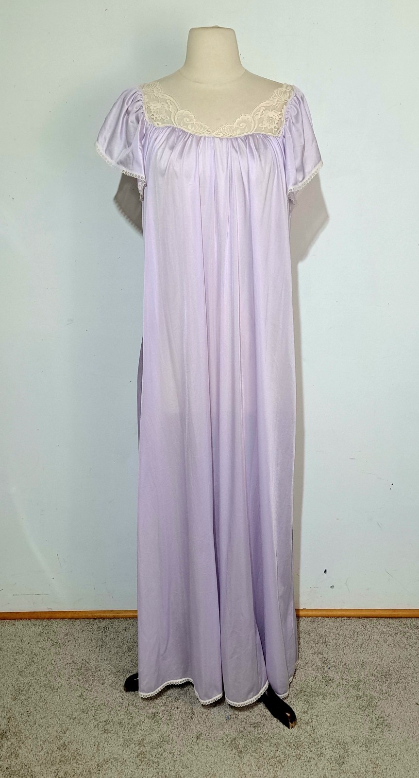 Vtg Miss Elaine Lilac Purple Long Nightgown Sz L Lace Trim Short Sleeve Nylon
