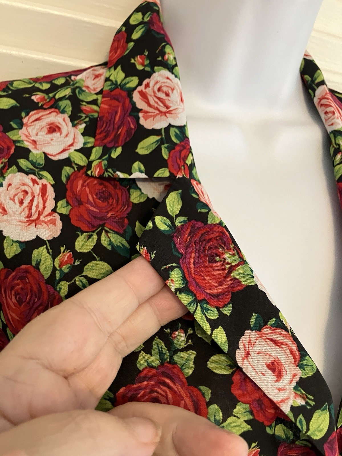 Vintage SZ 10 BETSEY JOHNSON Y2K Retro 80’s Cabbage Rose Romance Mini Dress