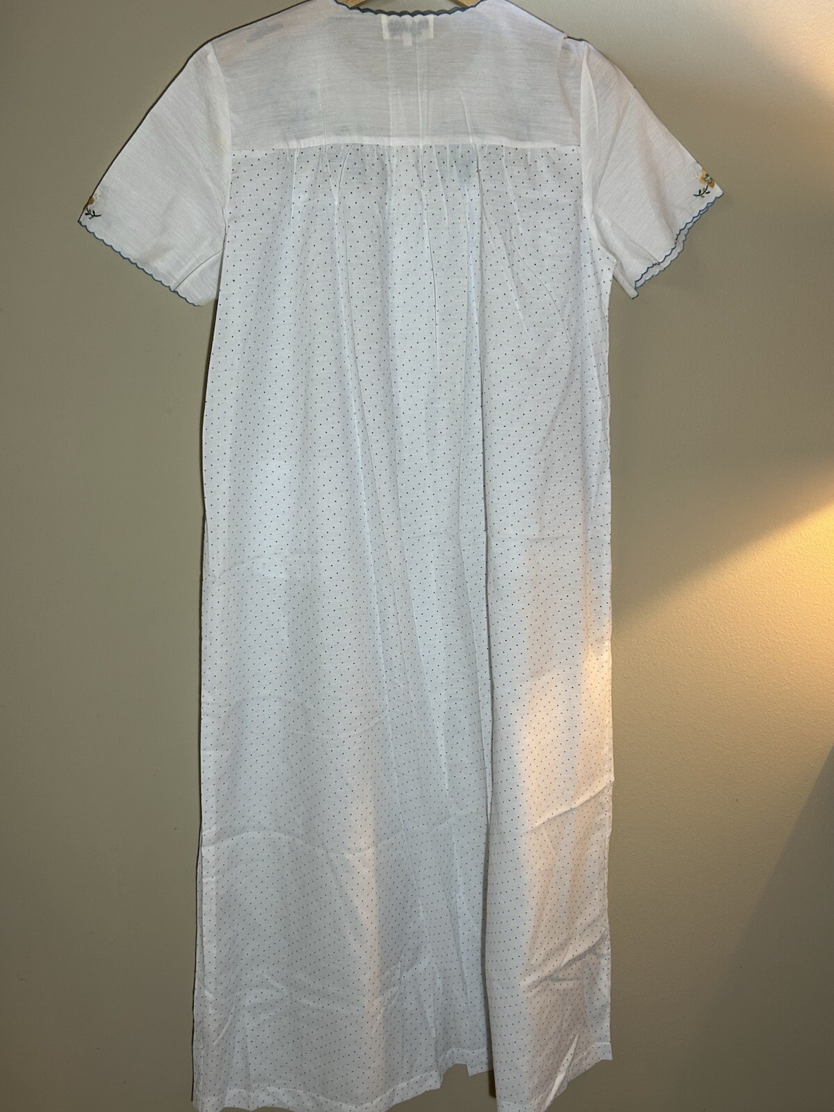 vintage Lily hand embroidered nightgown Size 36 Women’s Polyester/Viscose