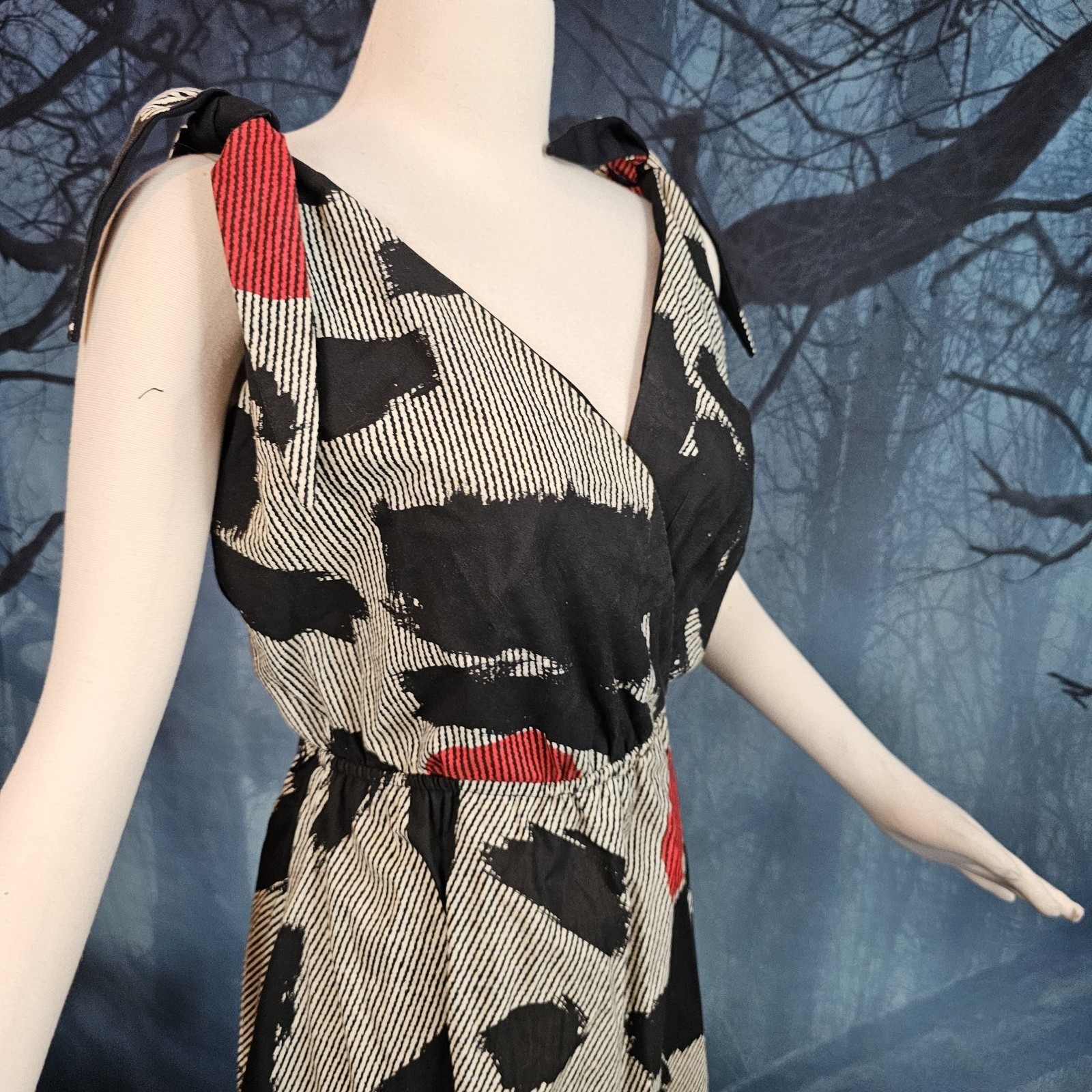 Vintage 1970s Dress Black Tan Striped Abstract Pattern Red Sleeveless Shoulder