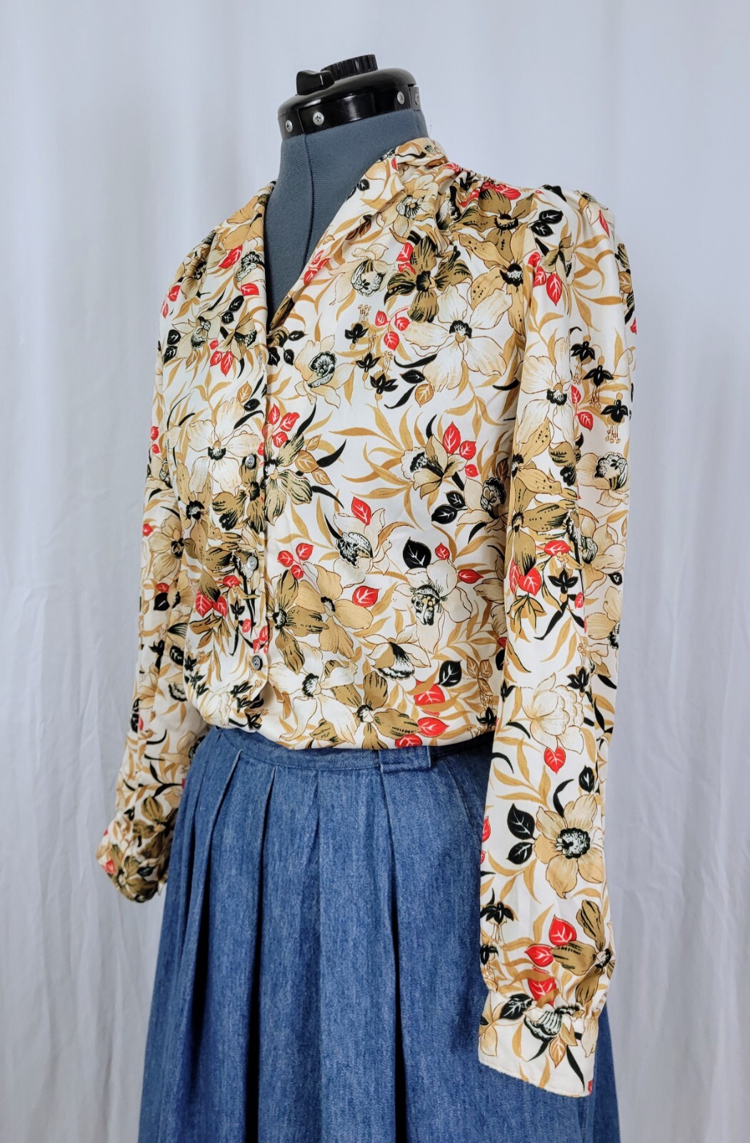Vintage Levi Strauss Cream Blouse w Tan/Black/Red Florals Size 6