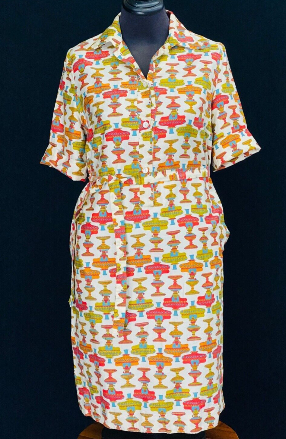 Vintage 1960s novelty print dress, gas lamps cotton short sleeve green red M