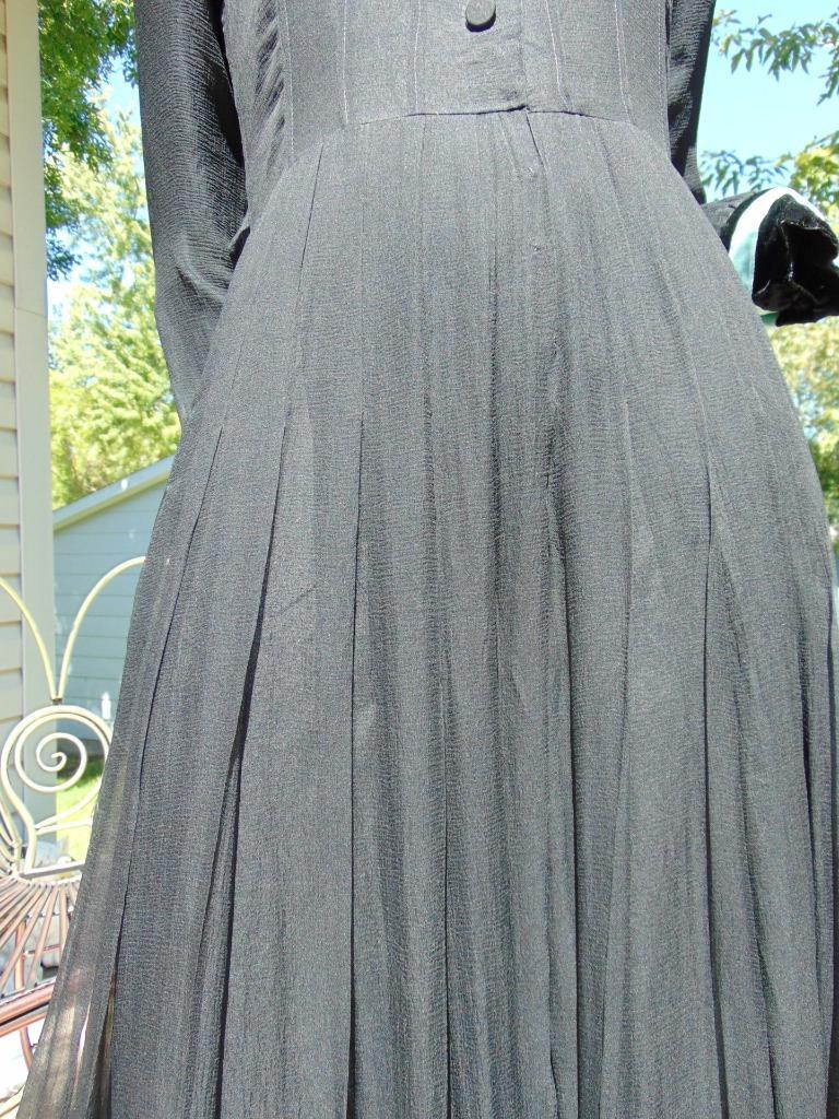VTG 40s Chiffon Overlay Dress w Velvet trim 28W