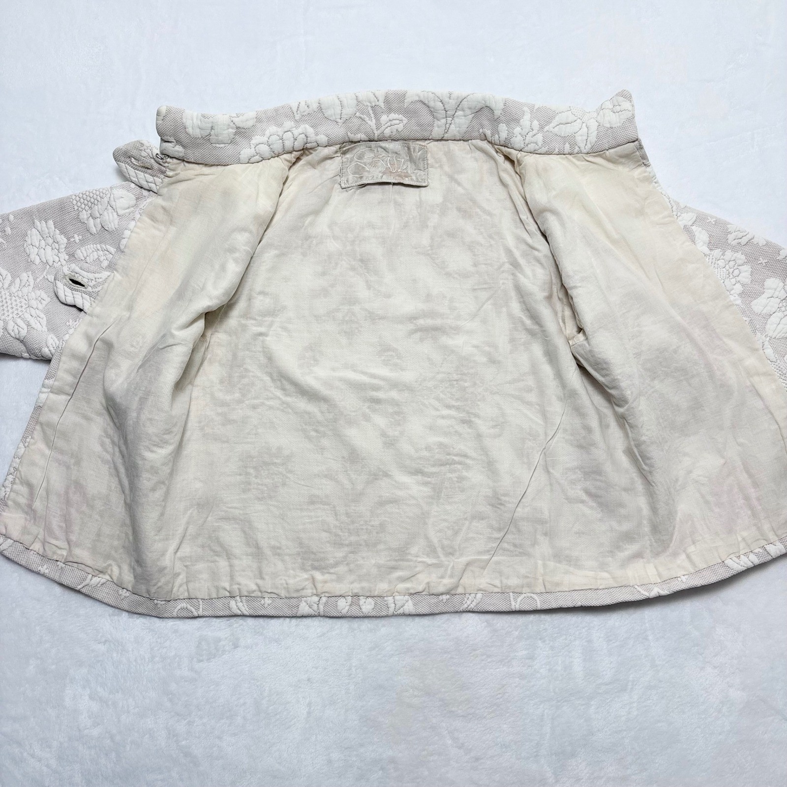 Suzi Beige Floral Quilted Matelasse Jacket Stand Collar Vintage Small Grandma