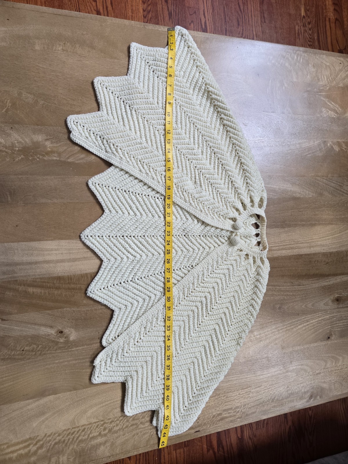 VTG 70s Handmade Crochet Cape Poncho Ivory Chevron Zig Zag Scalloped Knit Shawl