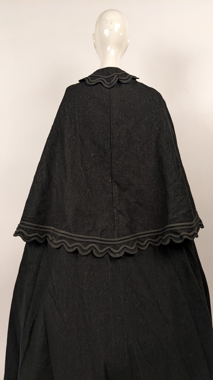 MID 19TH C BLACK & GRAY FLECKED WOOL 2 PC CLOAK W GUTTA PERCHA BUTTONS