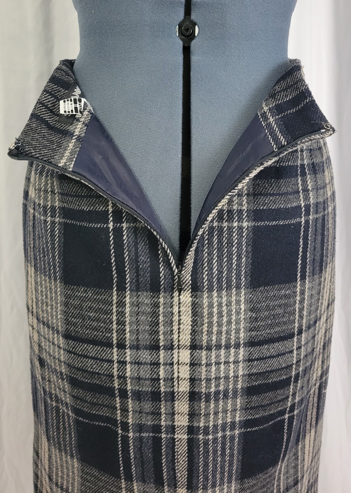 Vintage Savannah Navy/Lt Grey/Dark Grey Plaid Wool Blend Pencil Skirt Size 8