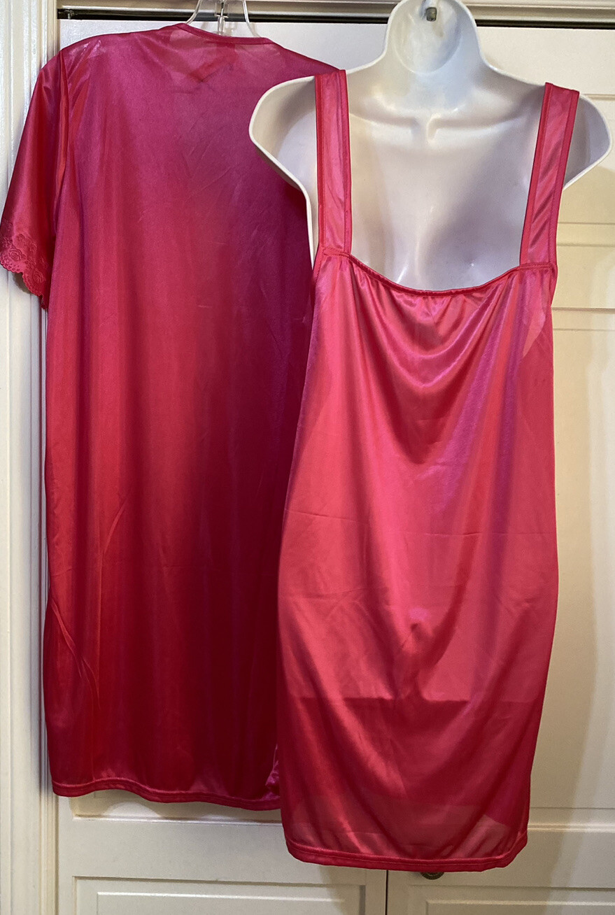 VINTAGE Nine’s Peignoir Set NIGHTGOWN & ROBE Dark Pink Scalloped Trim Medium NOS