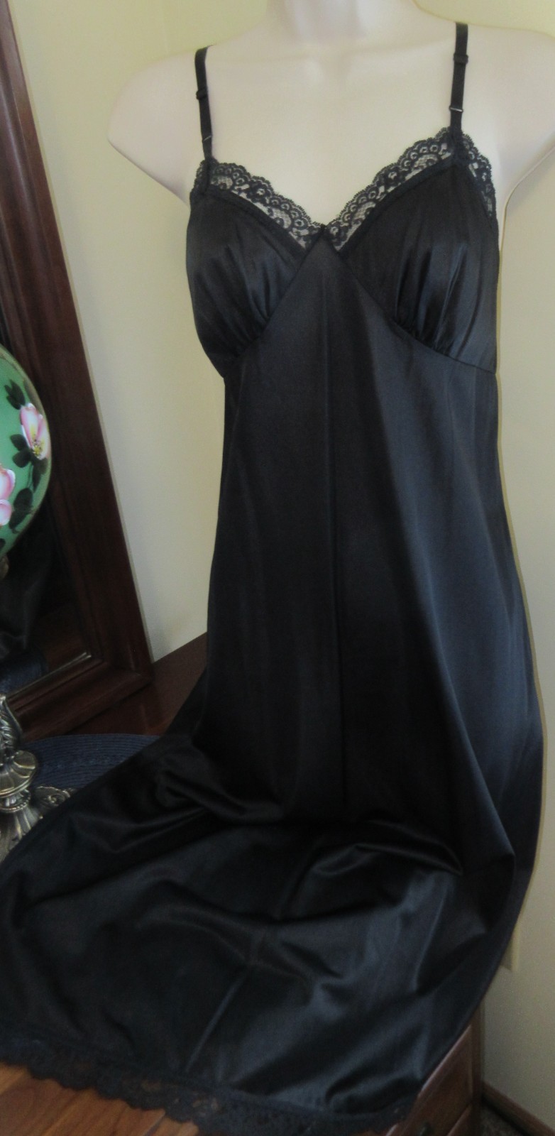 unworn vintage size 36 DEENA BLACK sheer LACE NYLON full slip NIGHTGOWN