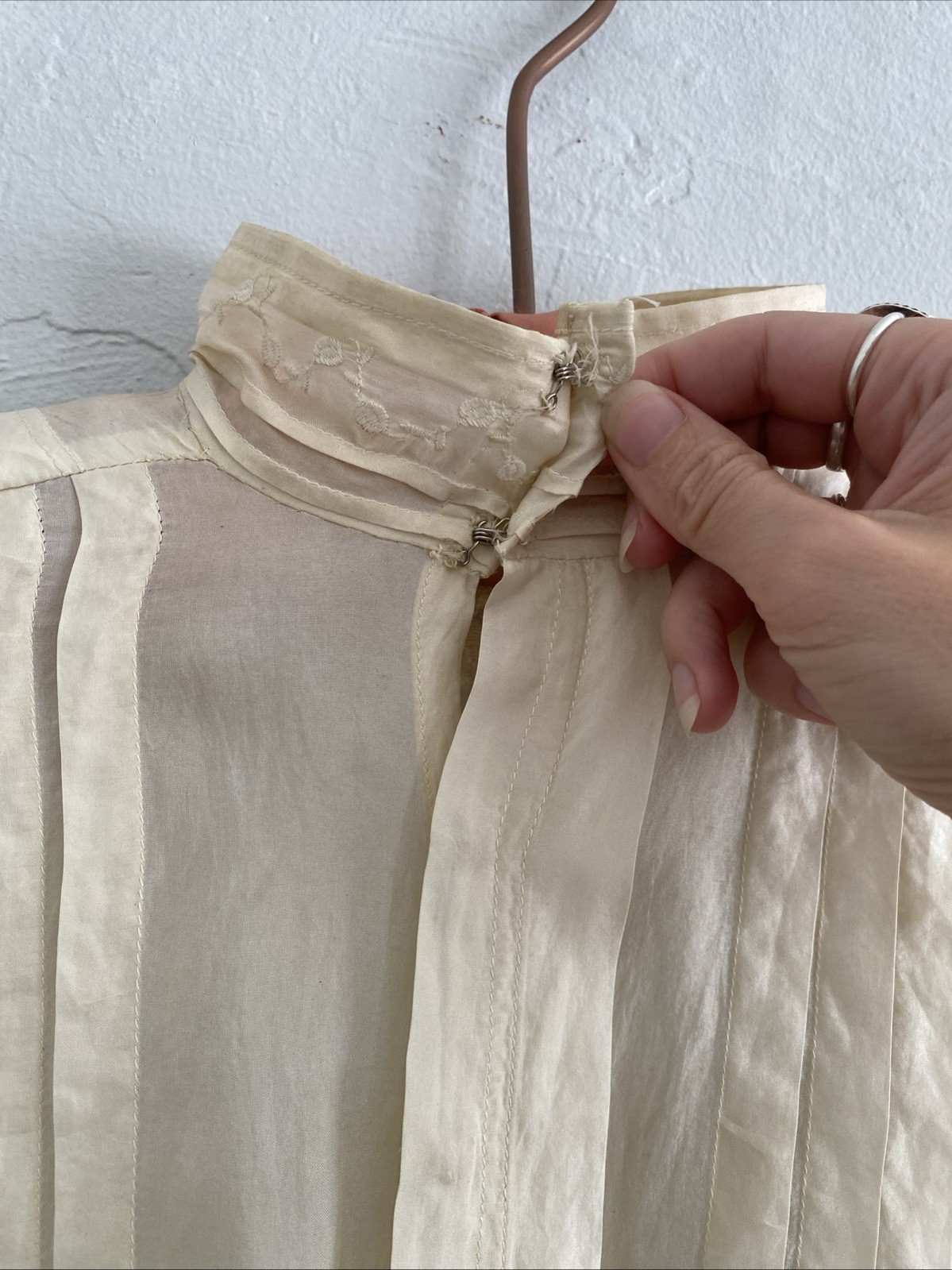 Antique Vintage White Silk Baloon Sleeve Pleated Blouse Floral Embroidery Sz XXL