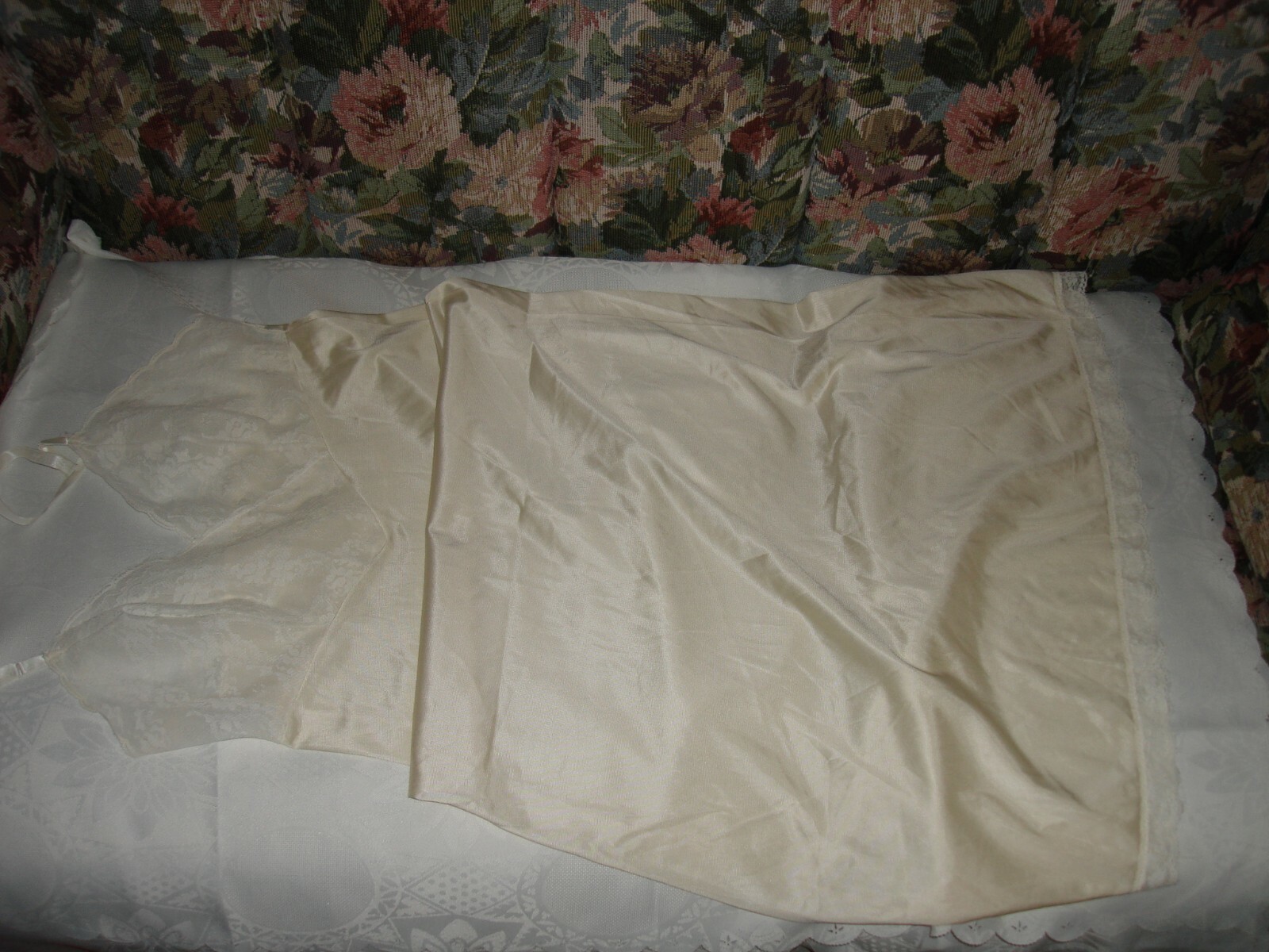 Vintage Nylon Lace Color Off White Full Slip Size 32 L