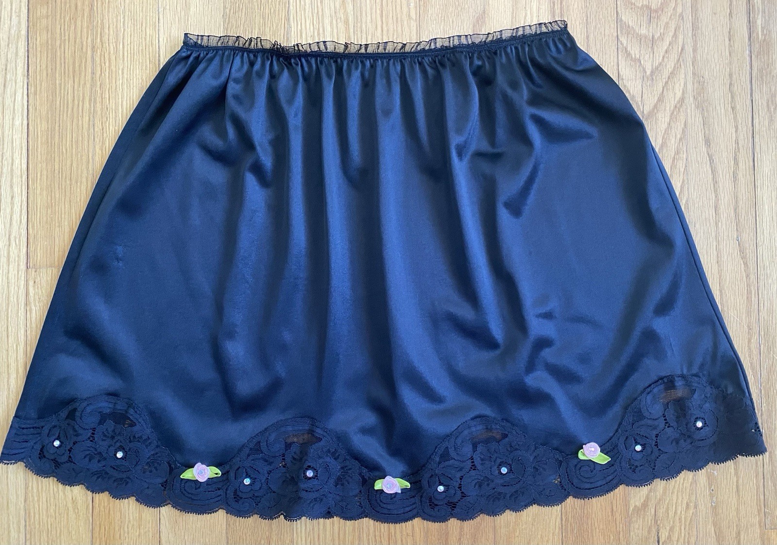 Vintage 60s Embellished Nylon Mini Slip *Medium* BLACK Scalloped Lace Half Slip