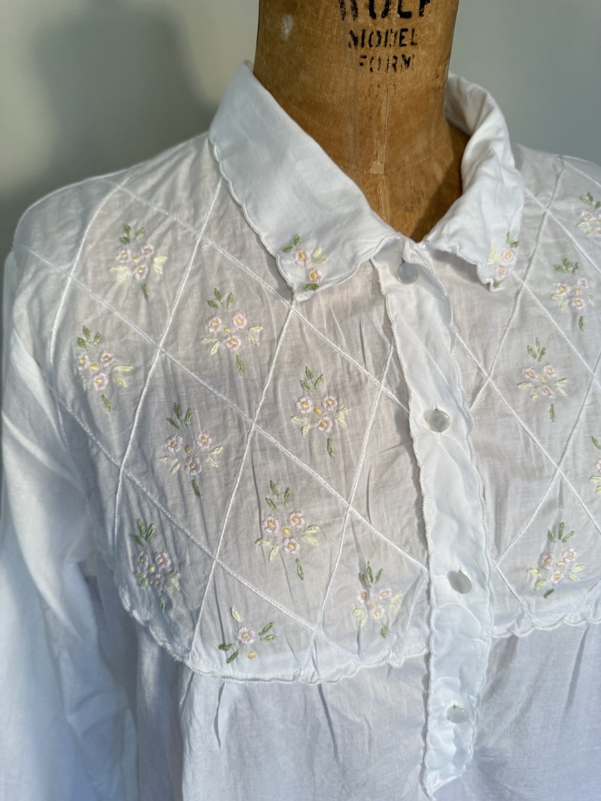 Vintage Women’s European Cotton Long Embroidered Floral White Nightgown M-L