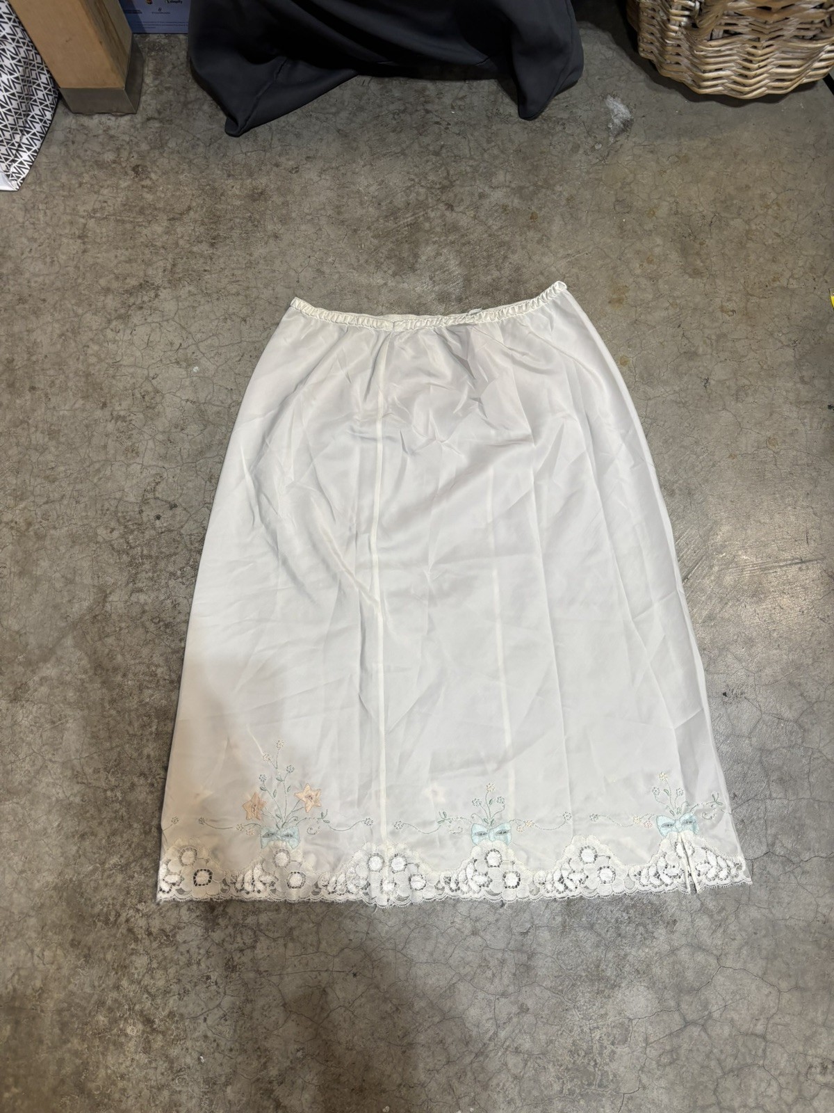 Vintage 1960-70s white Odette Barsa leaf hand embroidered fairycore slip skirt