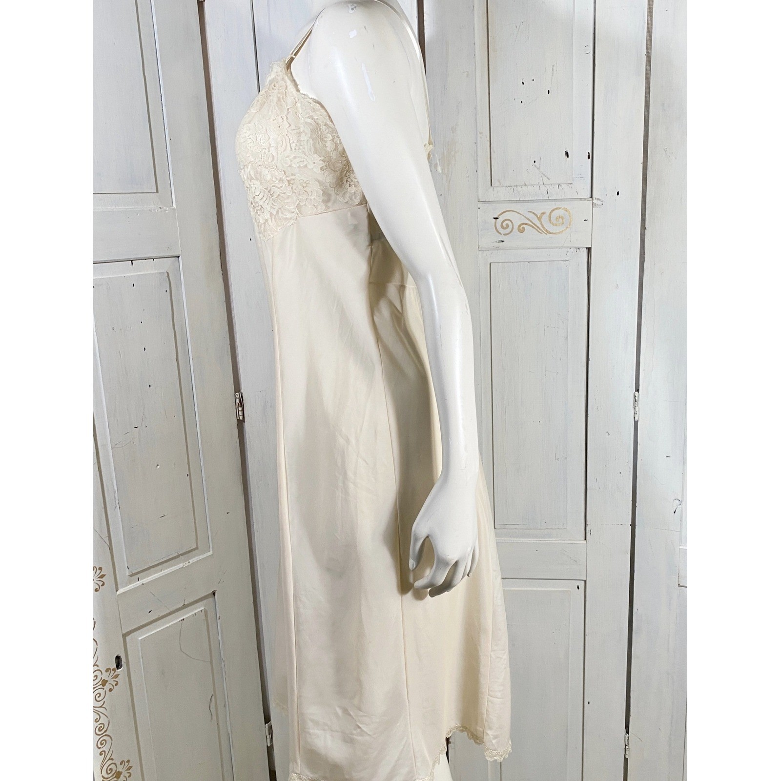 Wonder Maid Vintage Cream Slip Dress Size 38 Lace Bodice Anti Cling Union Label