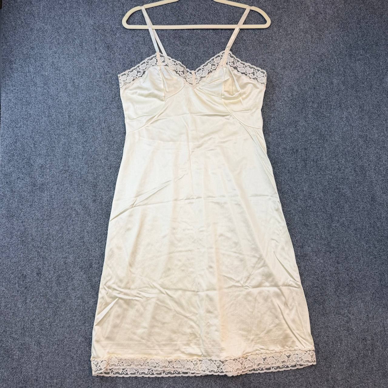 Vintage VENTURA Ivory Nylon Slip Nightgown Lace Trim Adjustable Straps 40”