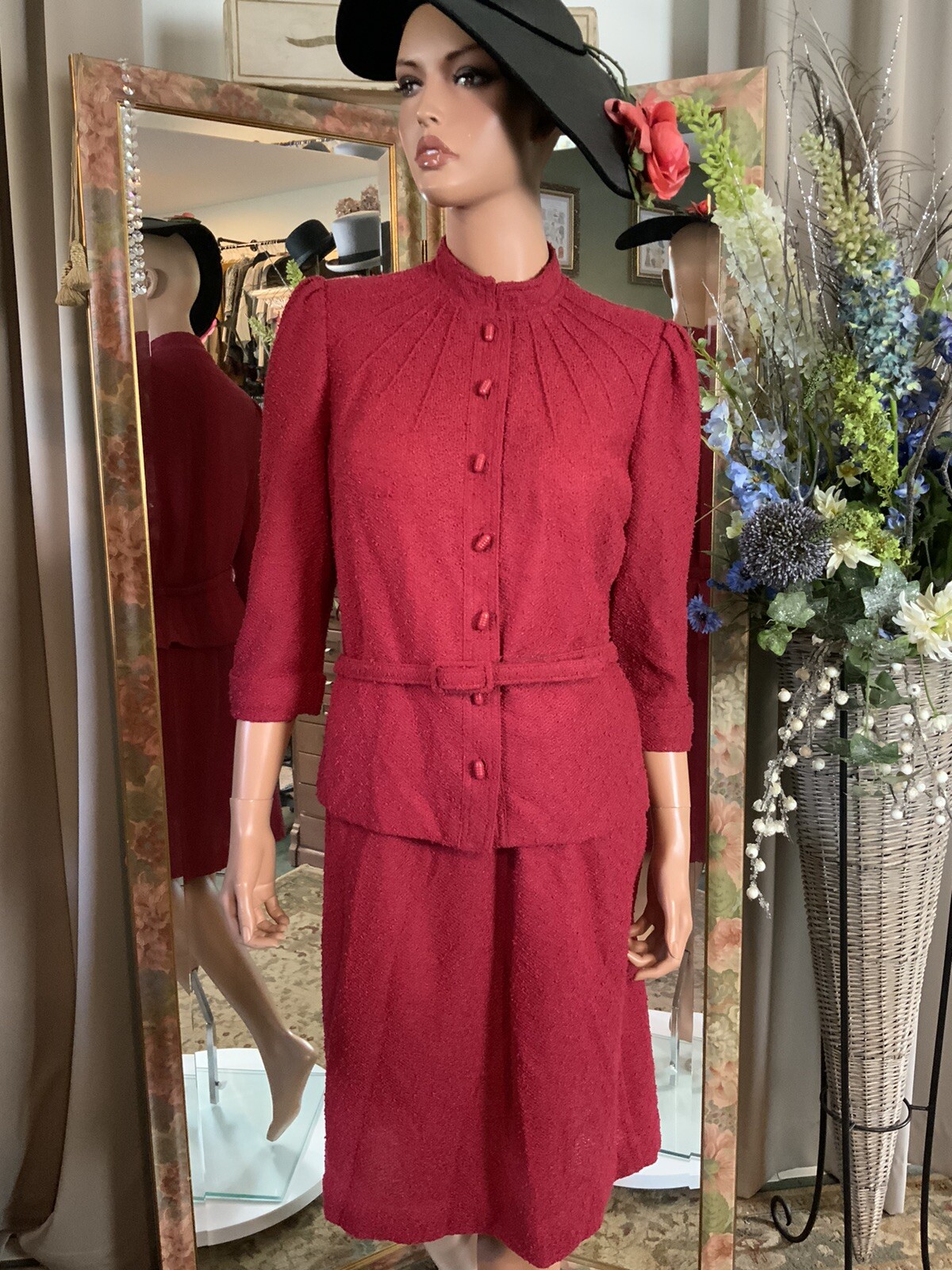 Leslie Pomer Vintage 1960s Red Boucle Belted 2 Piece Skirt & Top Suit Sz 10