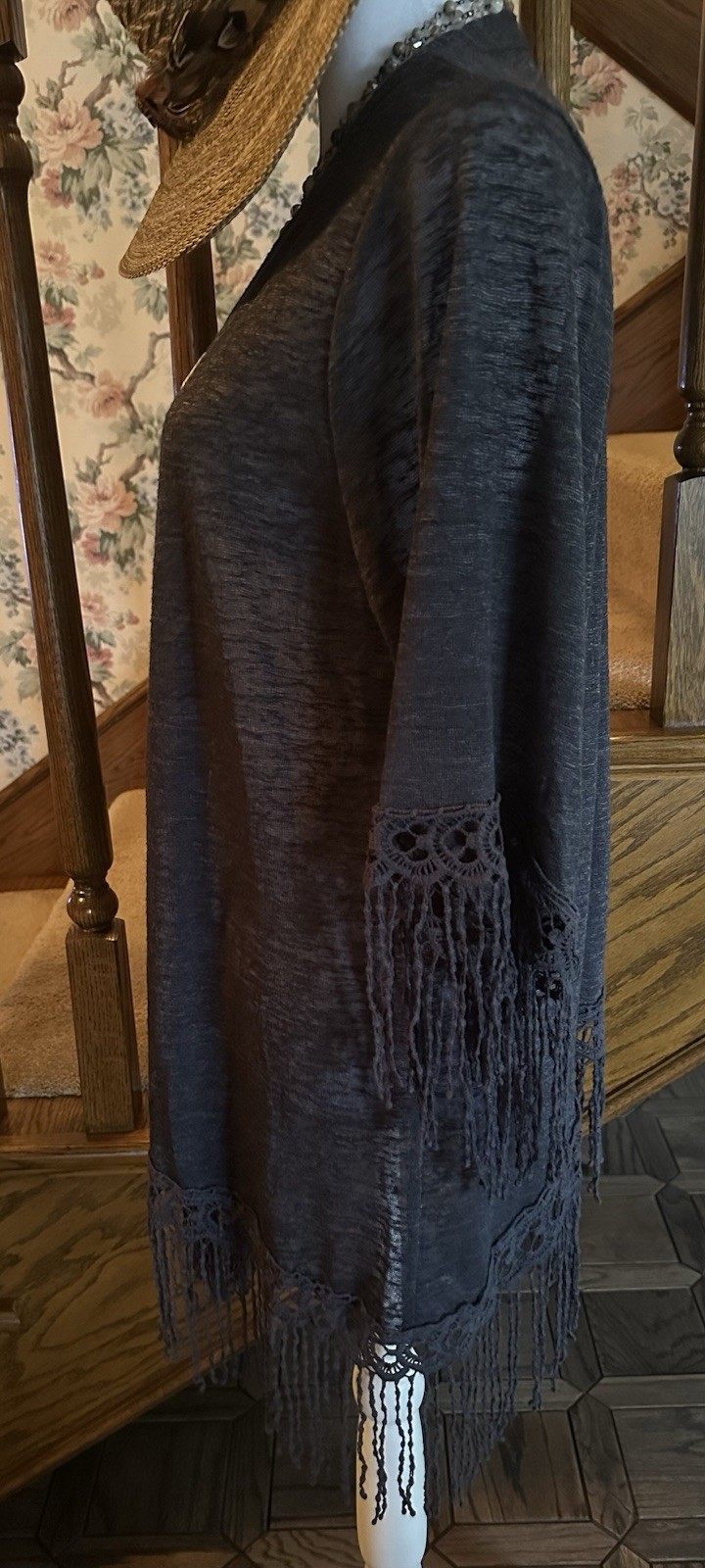 Vintage Eyeshadow Kimono; Dark Gray W/Lace & Fringe Sleeves & Hem; Size Medium