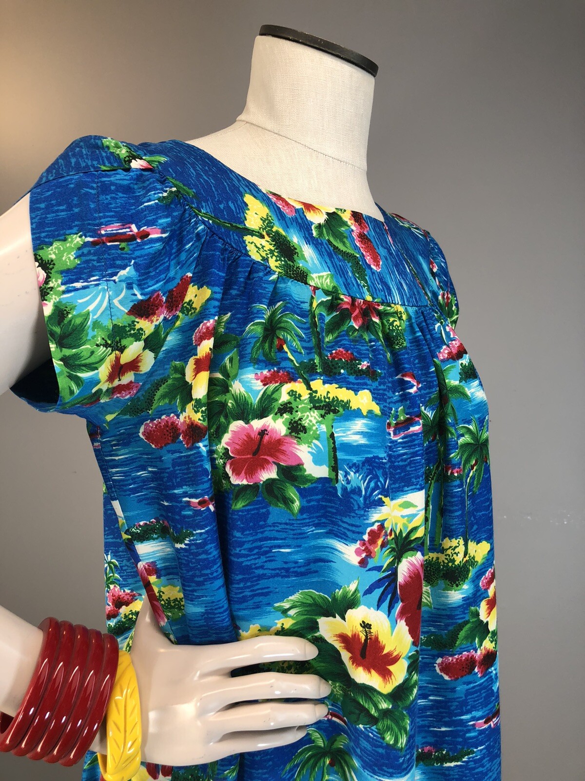 Vtg 60s Dress Hawaiian Classic Rayon Muu Muu Novelty Print Paradise Split Sleeve