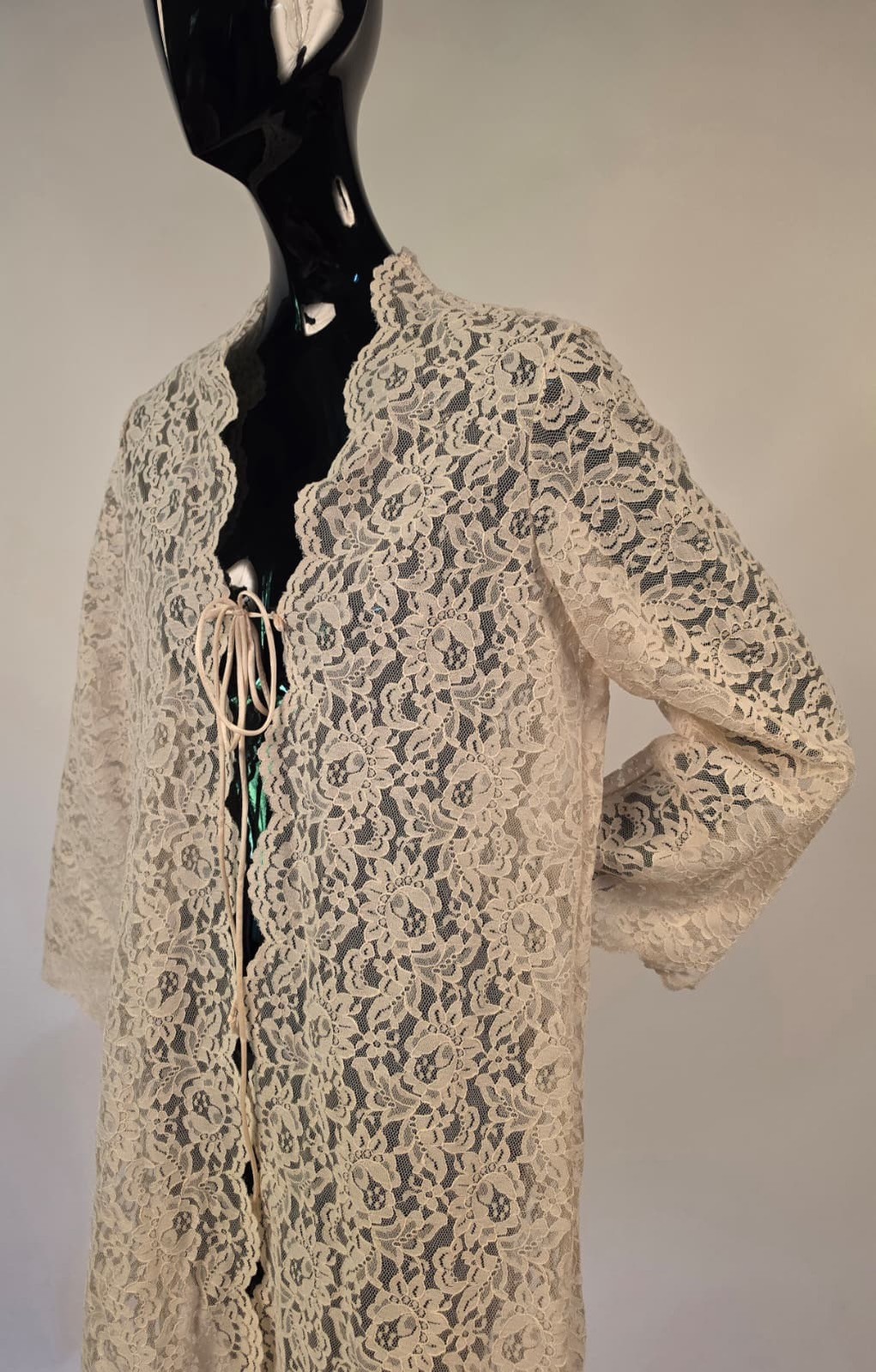 VINTAGE 1970’S LONG FLORAL LACE COAT W TIES