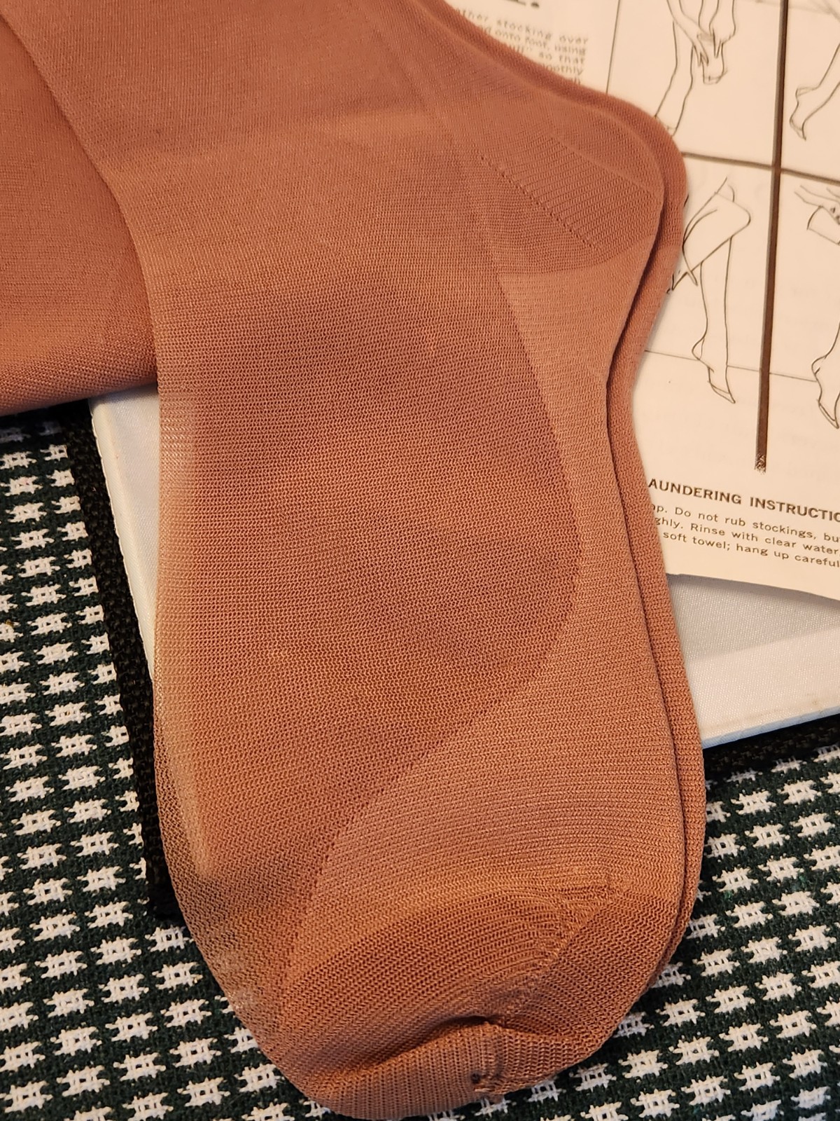 4 Old Vintage Ladies Nylon Stockings Sizes 8 1/2 – 11″ Unused In Pkgs