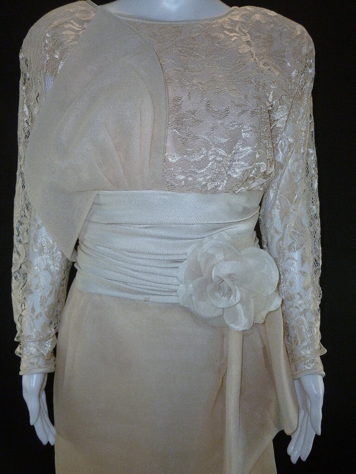 Vintage 70s Beige Lace LILLI DIAMOND Cocktail Dress Size M Rosette at Waist