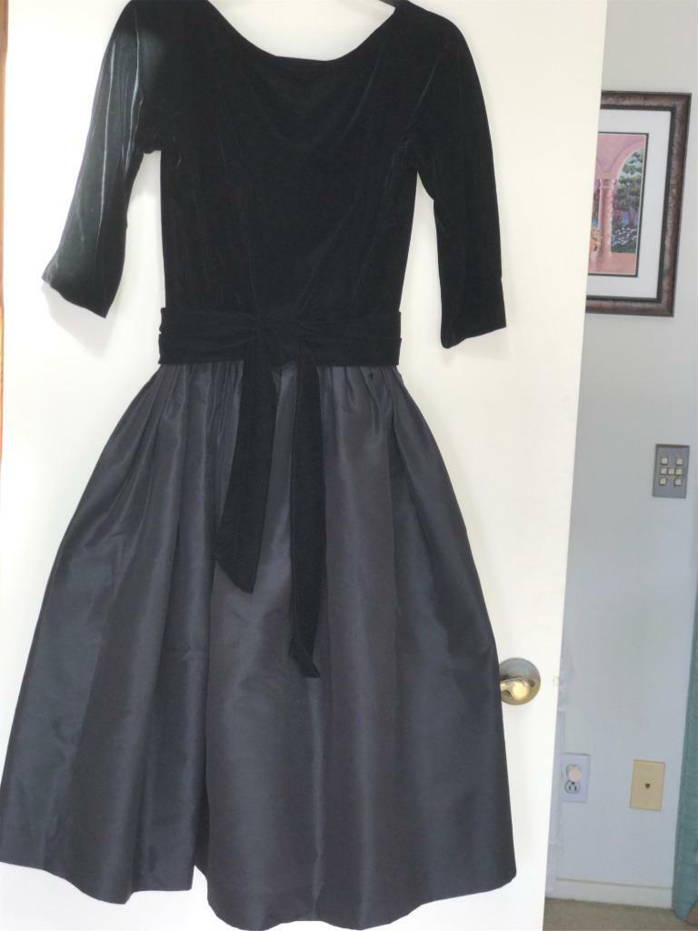 Darling Vintage SUZY PERETTE Dress ~ Black Velvet and Tafetta ~ 1950s