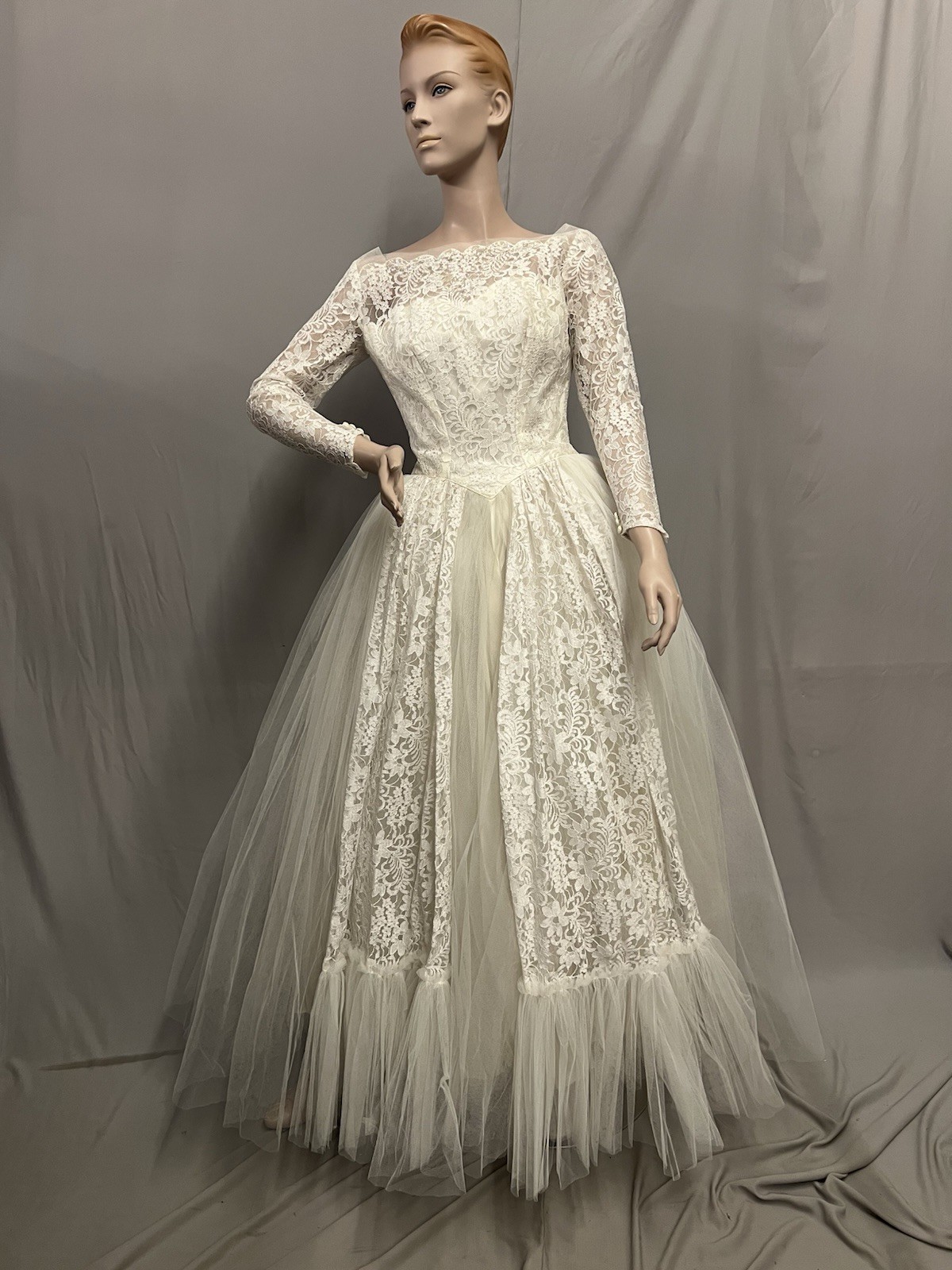 Romantic 1950’s Taffeta, Tulle & Lace Wedding Gown.