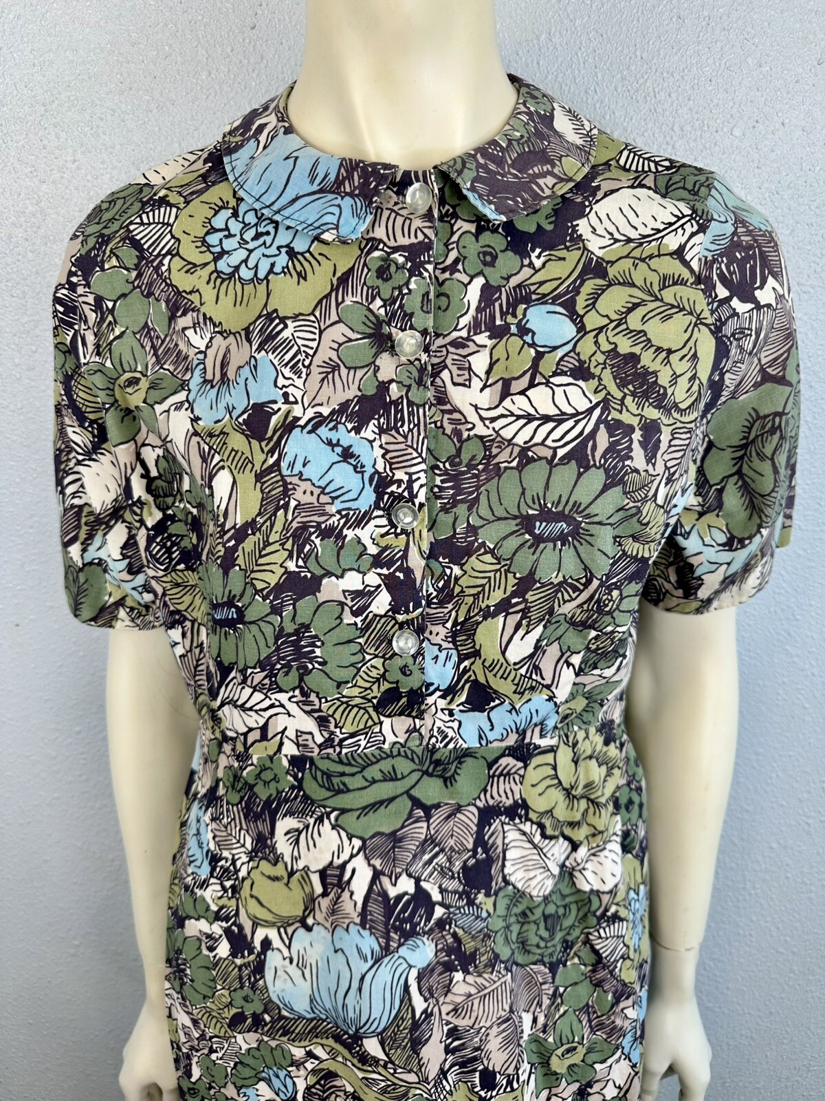 vintage 50’s 60’s floral dress short sleeve, buttons from waist up cotton med/lg