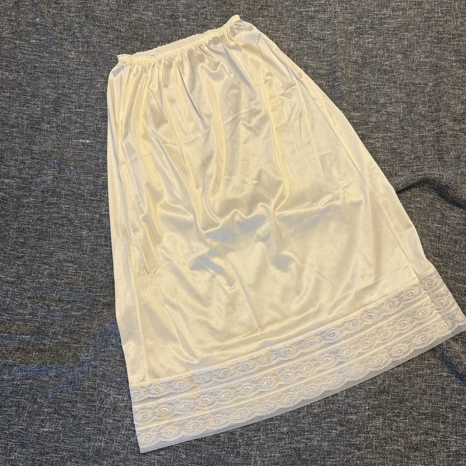 Vintage 100% Antron Nylon Ivory Half Slip W/Lace Trim Size Small