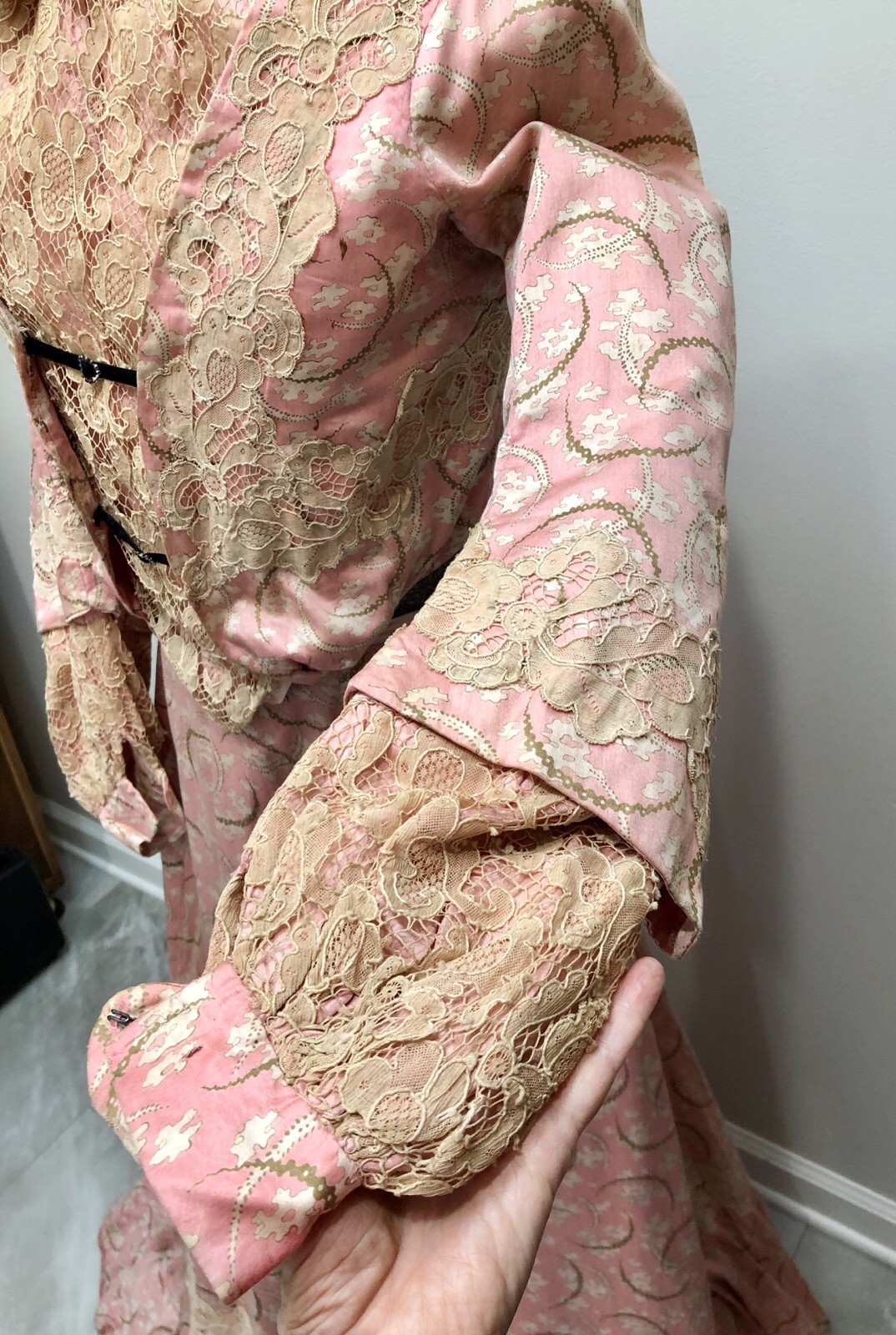 Antique VICTORIAN 1900s GIBSON GIRL Pink Paisley TRAINED GUIPURE LACE 2Pc GOWN