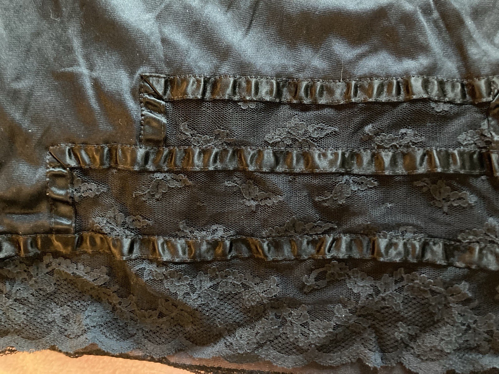 Vintage Formfit Rogers 1/2 Slip Black 6”Lace Satin Ribbon 28/32” waist