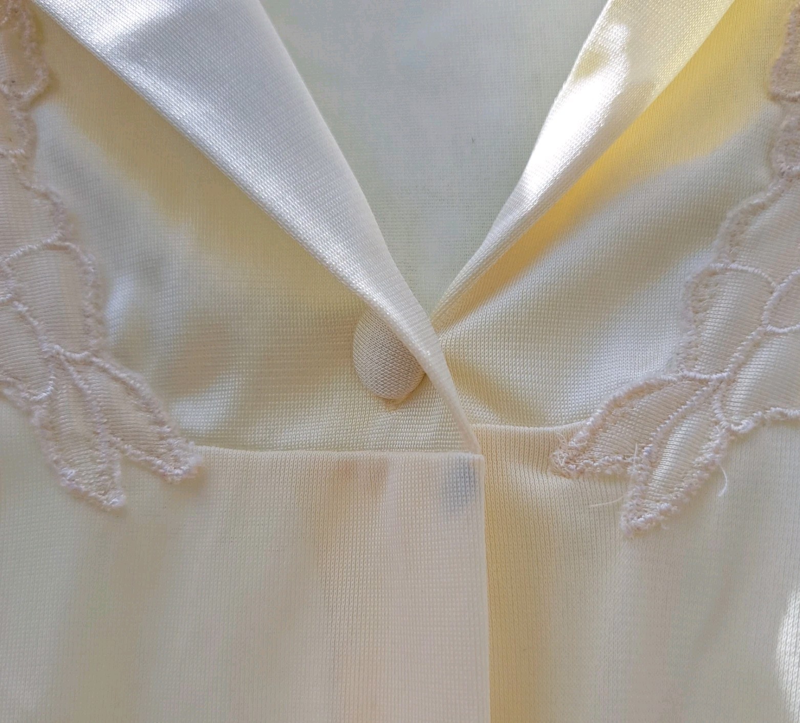 VTG?Vanity Fair Robe Housecoat Robe S Satin Yellow USA Granny Core Housewife