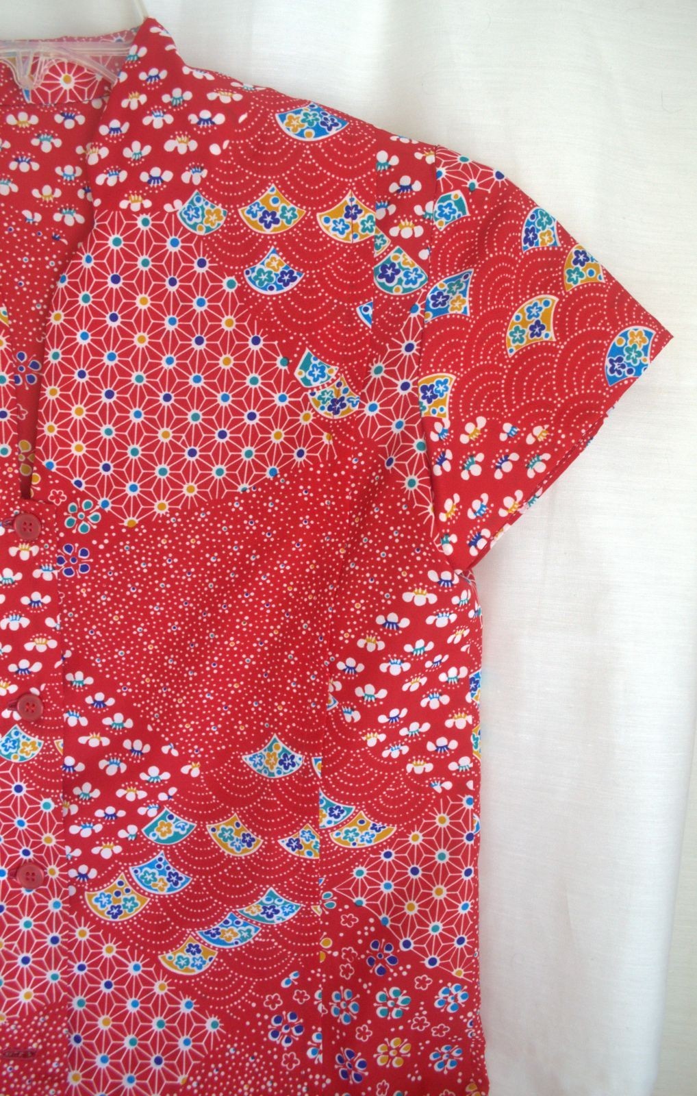 Free ship! Vintage 1960’s women’s red cap sleeve shirt Asian inspired polyester