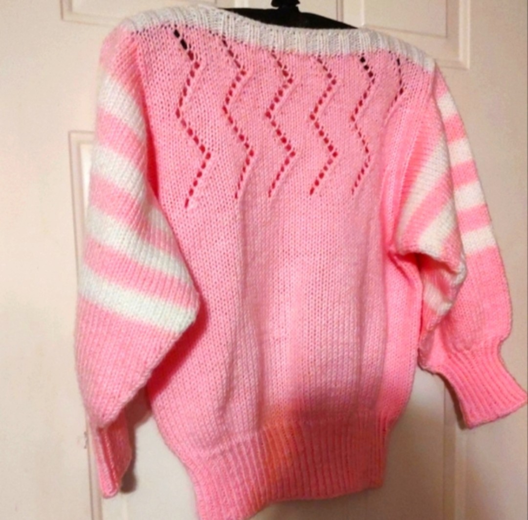 🩷🌷🩷 Fun 80’s Vintage Cotton Candy Pink & White Striped Boatneck Sweater – S/M