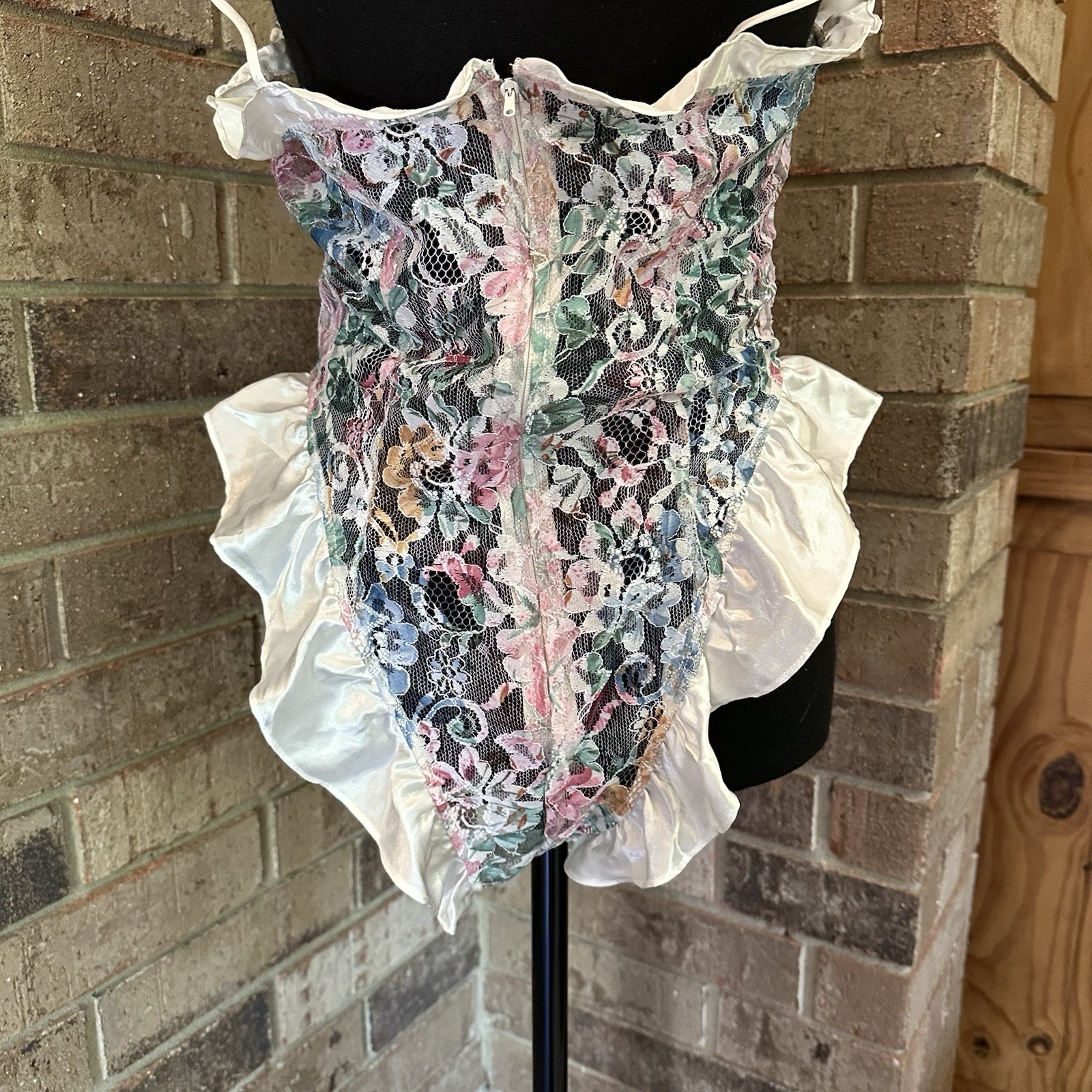 80s VTG Victoria’s Secret Gold Label Floral Lace Teddy Bodysuit Ruffle Size L