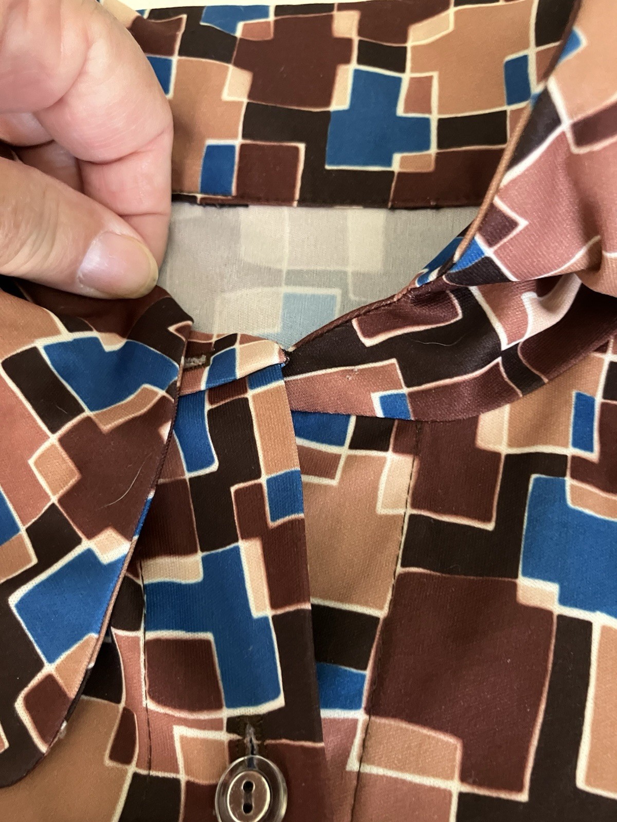 Vintage 70s Womens Geometric Print Blouse Pointed Collar Fitted Retro Mod
