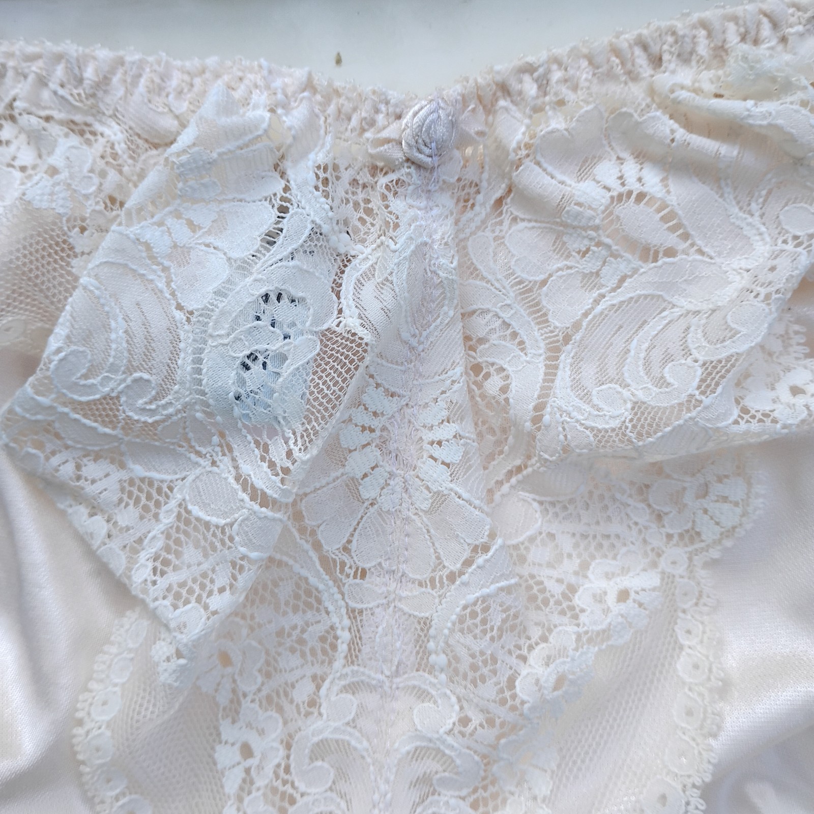 Vtg 80s ILGWU Label Sz-L Oscar de le Renta Nylon Satin & Lace Bikini Panties
