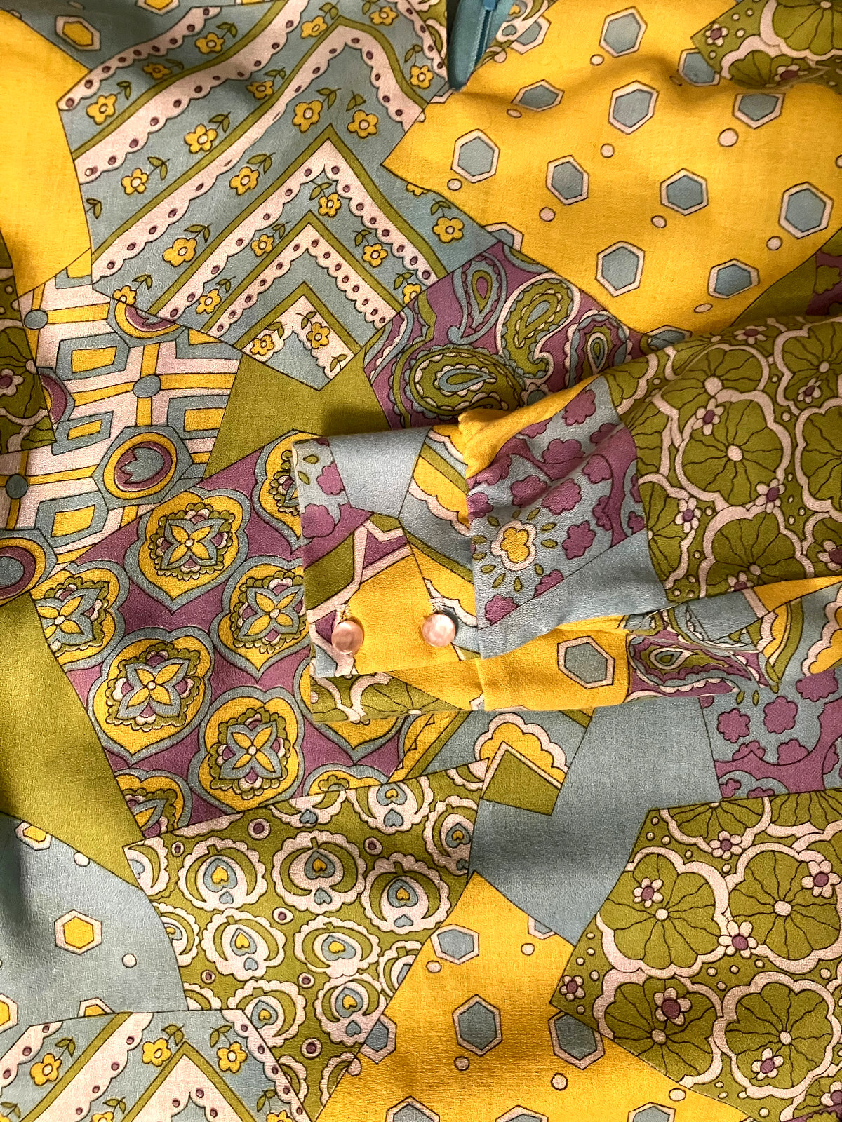 Mellow Yellow mod 1960s vintage psychedelic paisley shirt L/XL split collar