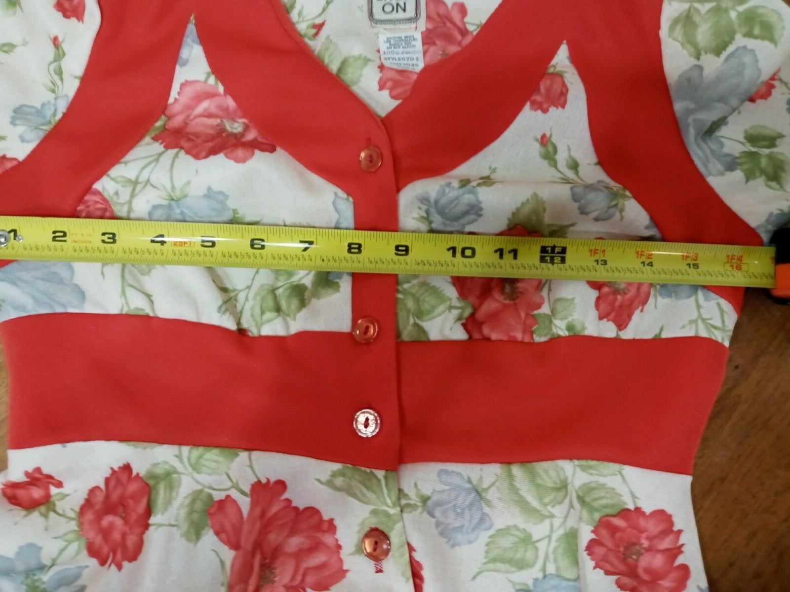 Vintage Lites On Dress size 9 100% polyester