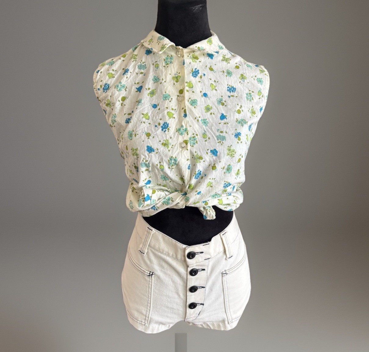 VTG 1950s Gordon Peters Sleeveless Floral Button -up.housewife Style.small